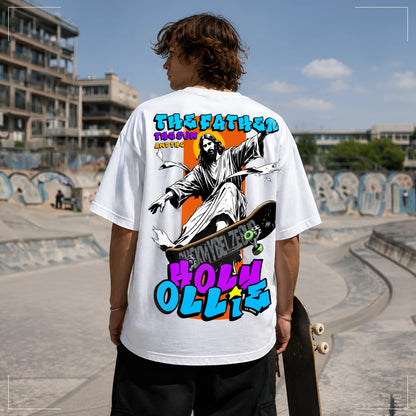 Rückenansicht eines weißen RodneyLogan Holy Ollie Oversized T-Shirts im Skatepark mit großem Skateboard-Motiv auf dem Rücken.